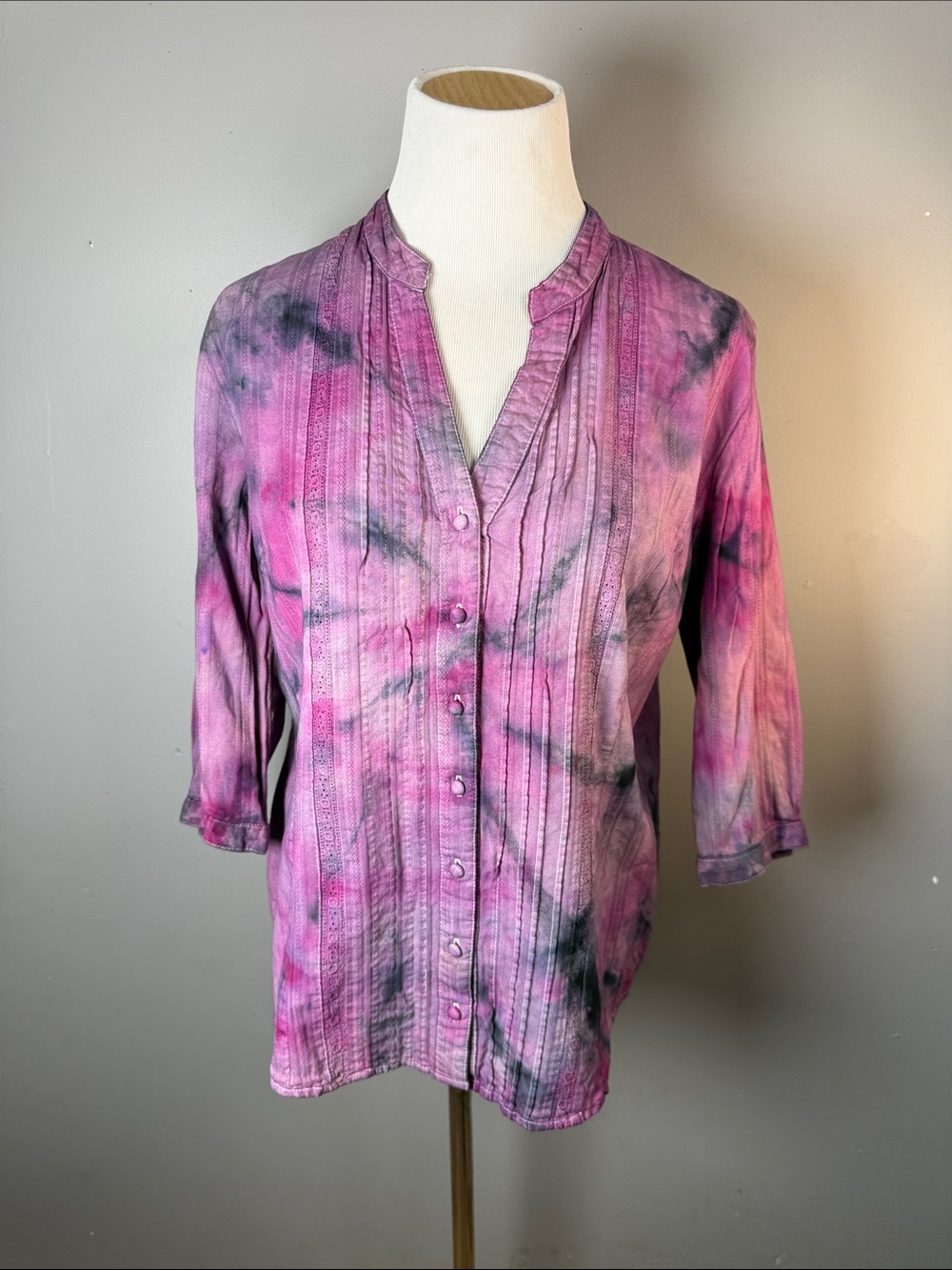 Women's Pink Tie-Dye Button-Front Pintuck Blouse